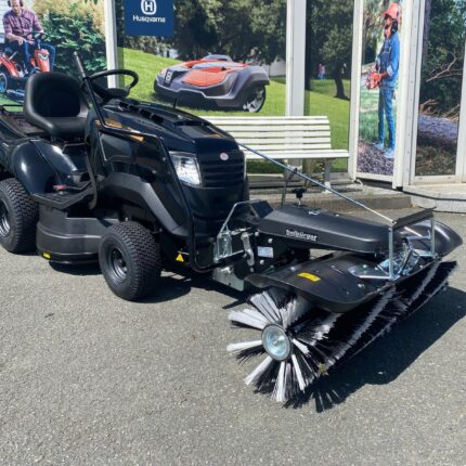 Tracteur tondeuse Black Edition Pro 225/92 Twin H avec balayeuse TK520